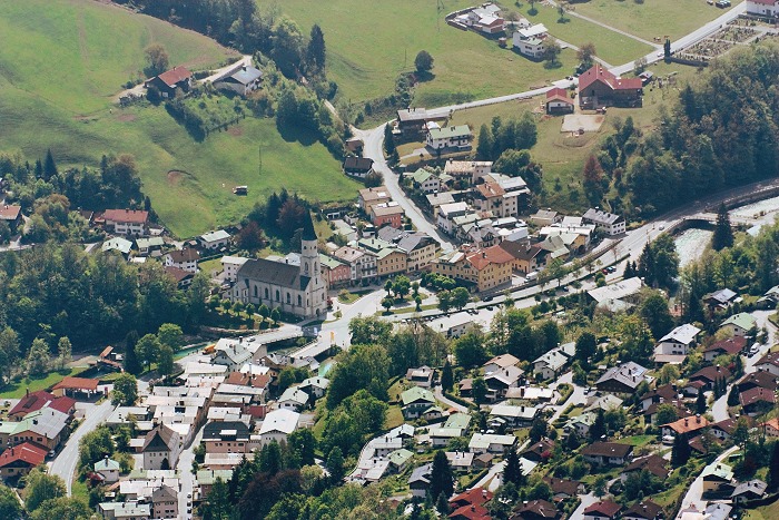 Blick vom Untersberg auf den Dorfkern